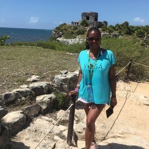 Meet your Posher, Elise